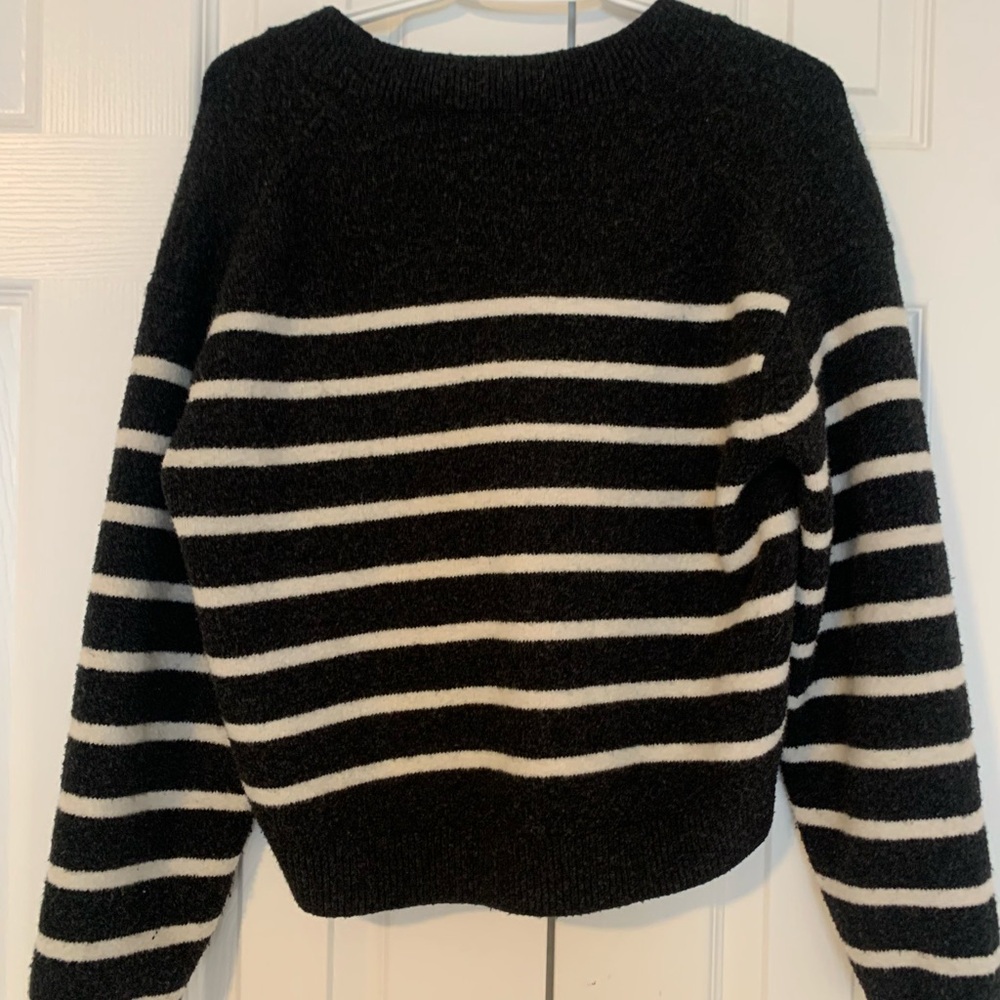 Black & White Striped V-Neck Button Cardigan Sweater by UNIQLO - Picture 3 of 3